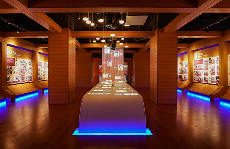 ����չ��